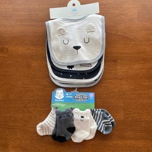 🎀CLOUD ISLAND baby bibs and Gerber newborn socks